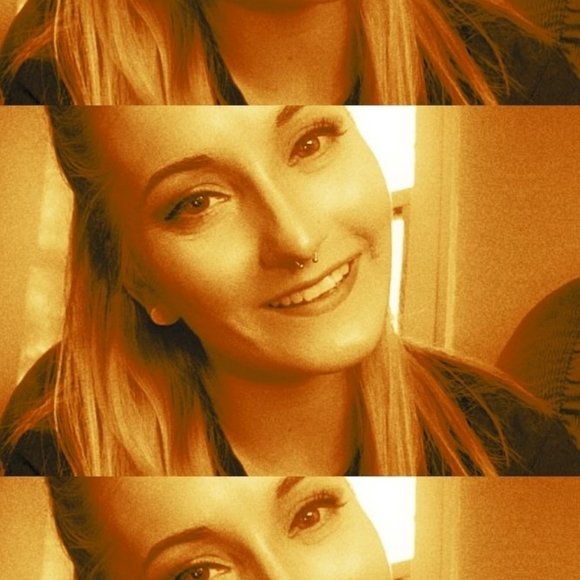 Meet your Posher, Danielle - Picture 3 of 4